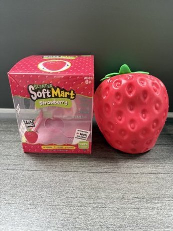 Strawberry Flour-Filled Squishy (Color Box)